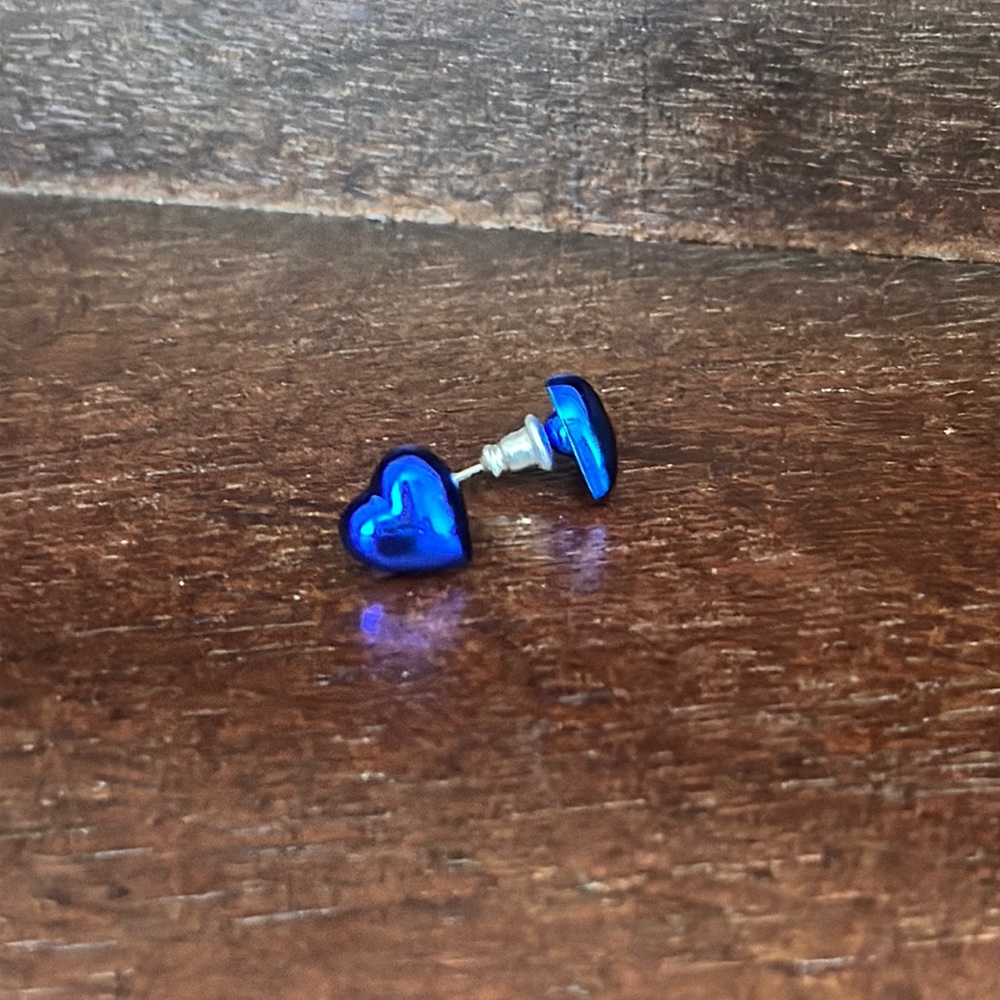 Women’s blue heart stud earrings